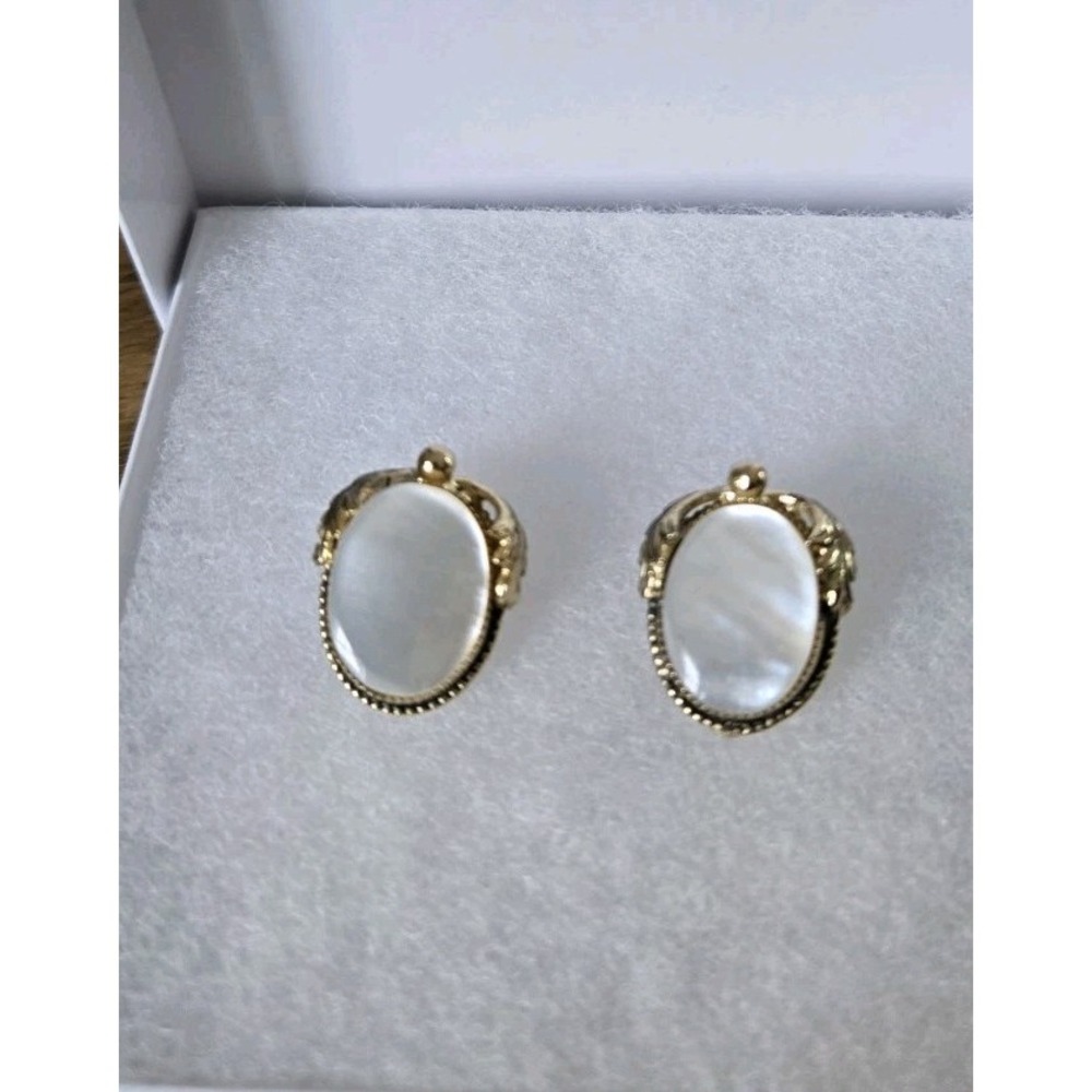 Whiting & Davis Mother of Pearl Clip On Earrings - Vintage Estate Jewelry